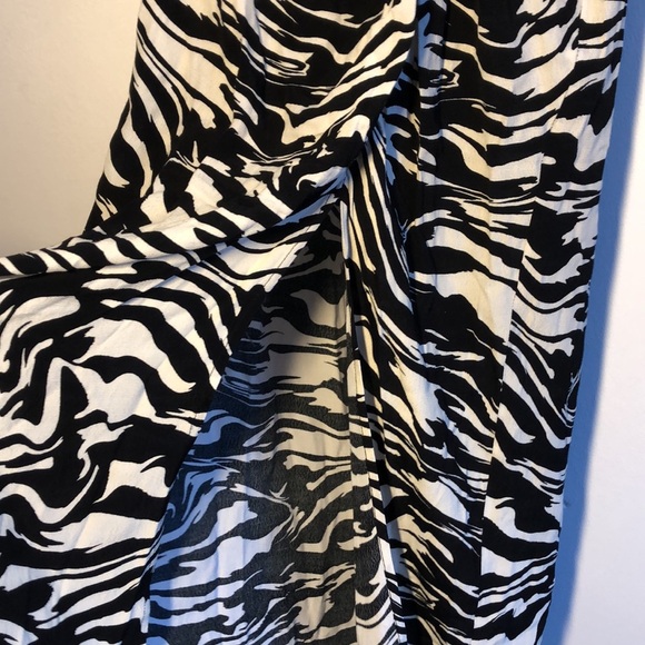 H&M Womens Size M Maxi Dress Side Slit Cinched Black White Animal Print - Picture 6 of 9